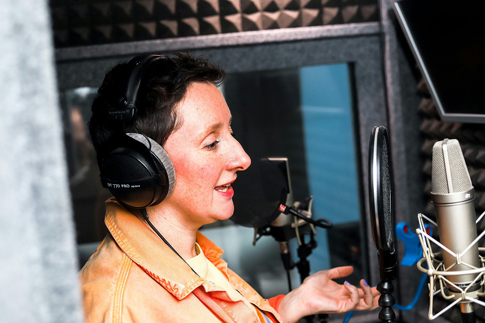 How to Deal with Popping Plosives: Tips for Podcasters, Voiceover Artists, and Public Speakers